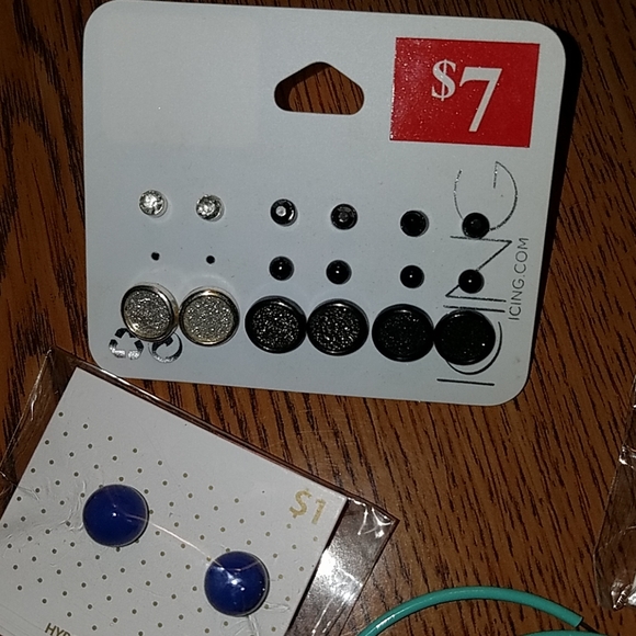 Bundle of earrings - Picture 2 of 4